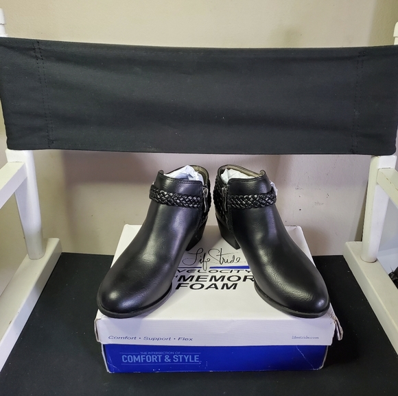 LIFE STRIDE Womens Adriana Ankle Bootie Size 6 - Picture 3 of 10